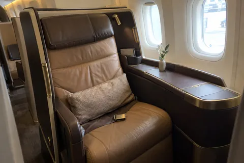 Royal Jordanian business class seat