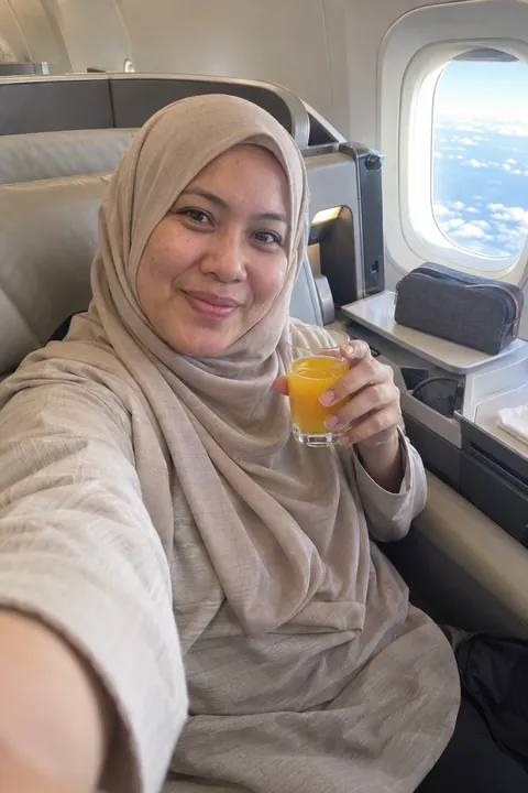 Siti Rahman in Qatar Airways business class